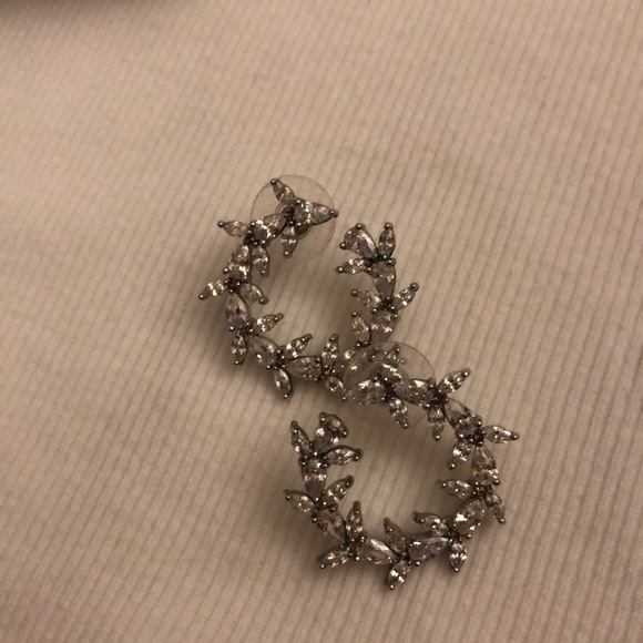 Very Elegant earrings - Picture 2 of 3